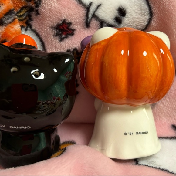 Hello Kitty Halloween Trick or Treaters - Picture 6 of 8